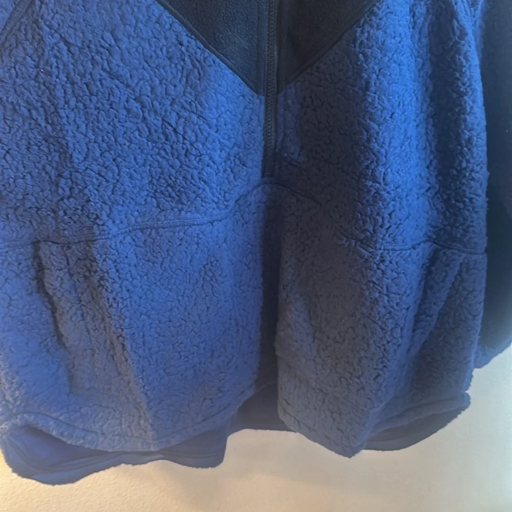 AEMI+CO Two Tone Half Zip Sherpa Sweatshirt Navy Pockets Womens Size Large - Picture 6 of 12